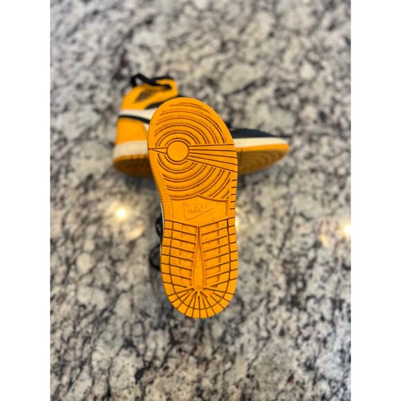 Nike boys Jordan 1 retro high tops size 12 yellow - Picture 12 of 14